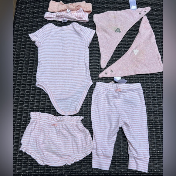 Baby gap first favorites 3-6 set - Picture 4 of 10